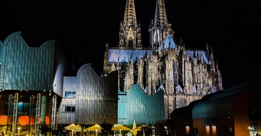 Köln bei Nacht mit Kölner Dom