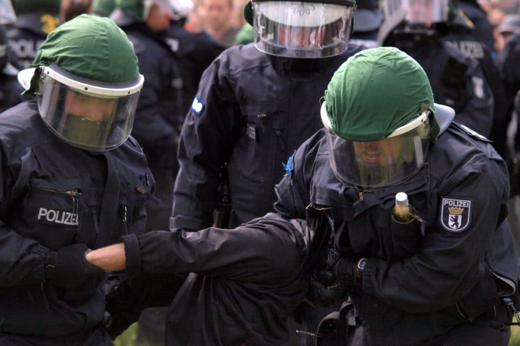 straftaten, Zahl politisch motivierter Straftaten gesunken, City-News.de, City-News.de