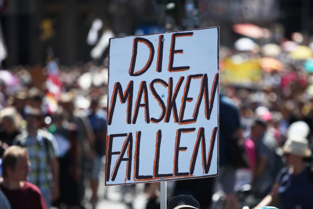 , Umfrage: Mehrheit für Maskenpflicht bei Demonstrationen, City-News.de
