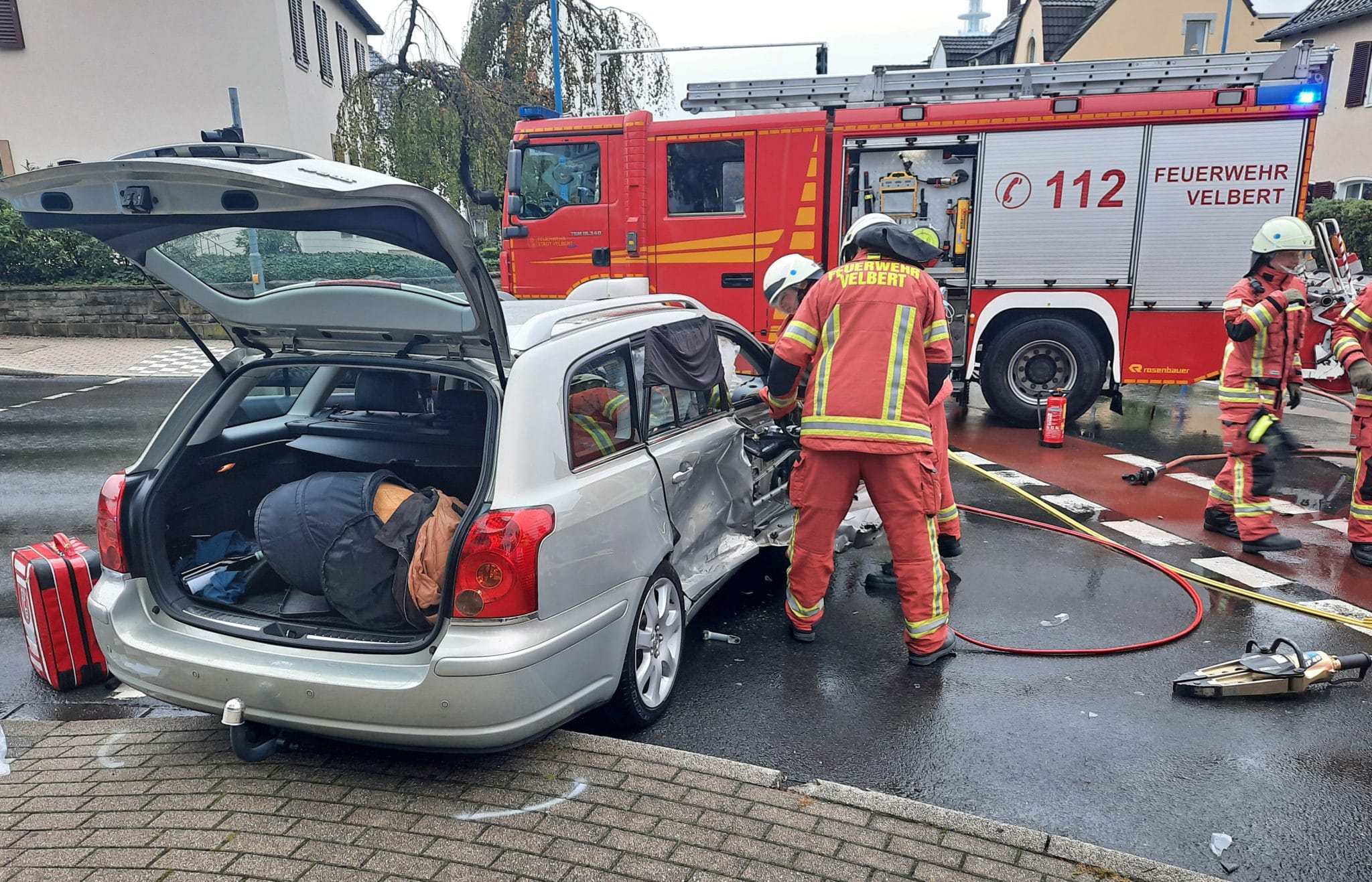 mettmann unfall bmw toyota, Zwei Schwerverletzte bei Verkehrsunfall – Velbert – 2009160, City-News.de