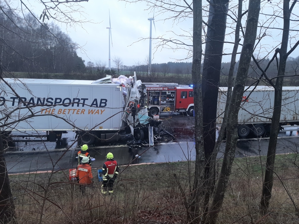 unfall a1, Schwerer Unfall mit Todesfolge BAB 1 stundenlang in Richtung Bremen gesperrt, City-News.de