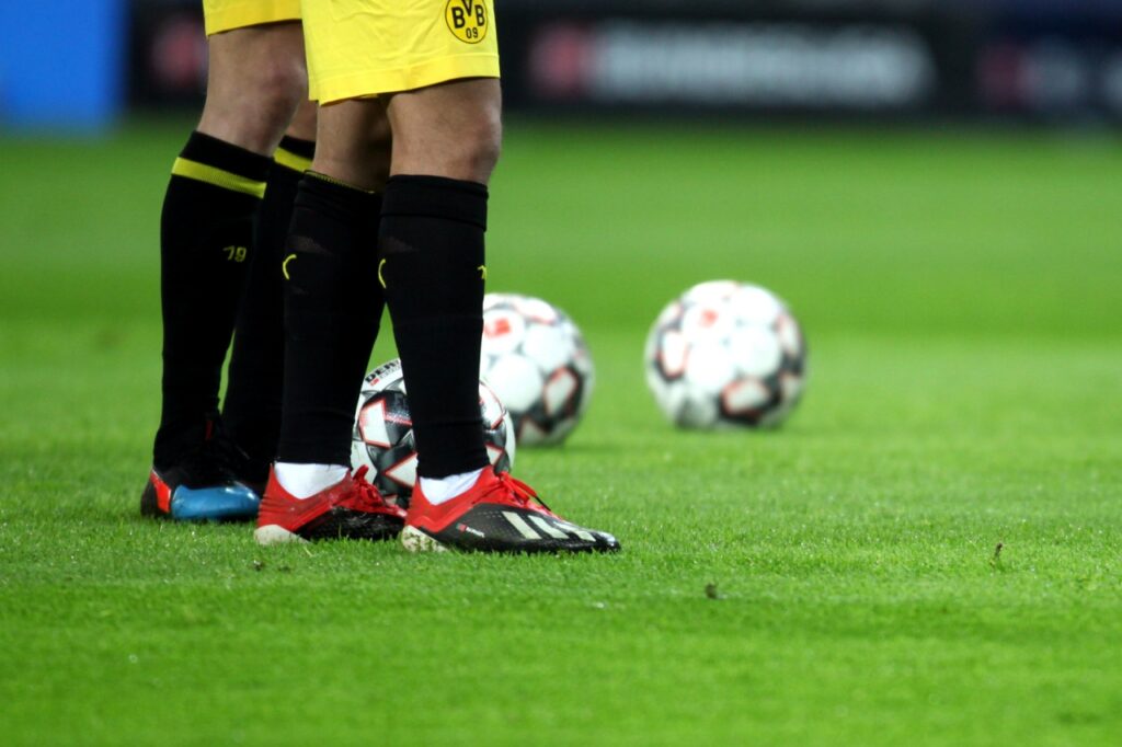 , 1. Bundesliga: Dortmund gewinnt turbulente Partie gegen Augsburg, City-News.de
