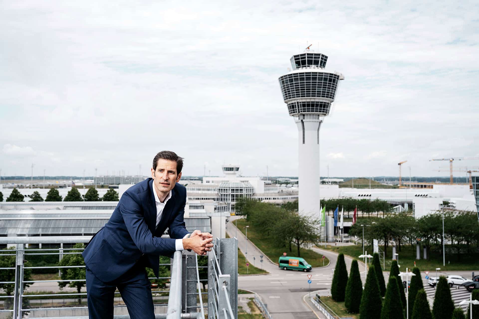 Autor Gregor Grandl am Münchener Flughafen