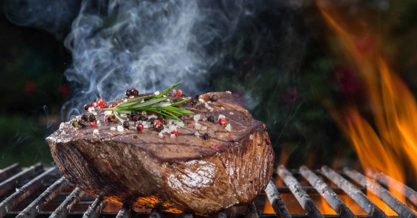 Das perfekte Grill Steak auf dem Holzkohlegrill