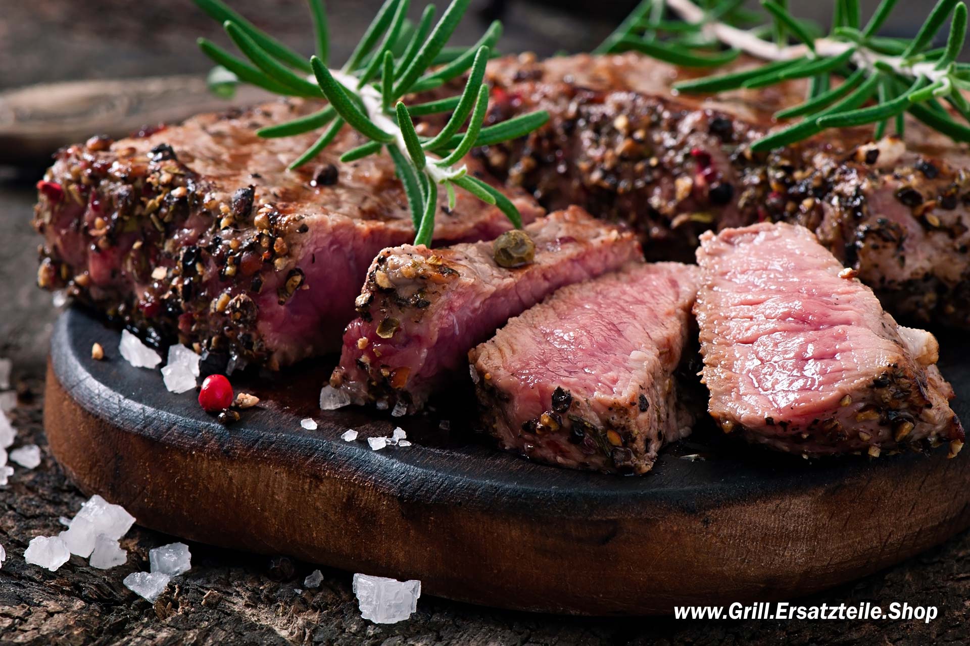 Saft Steak mittel seltene Rinder mit Gewürzen Saft Steak mittel seltene Rinder mit Gewürzen