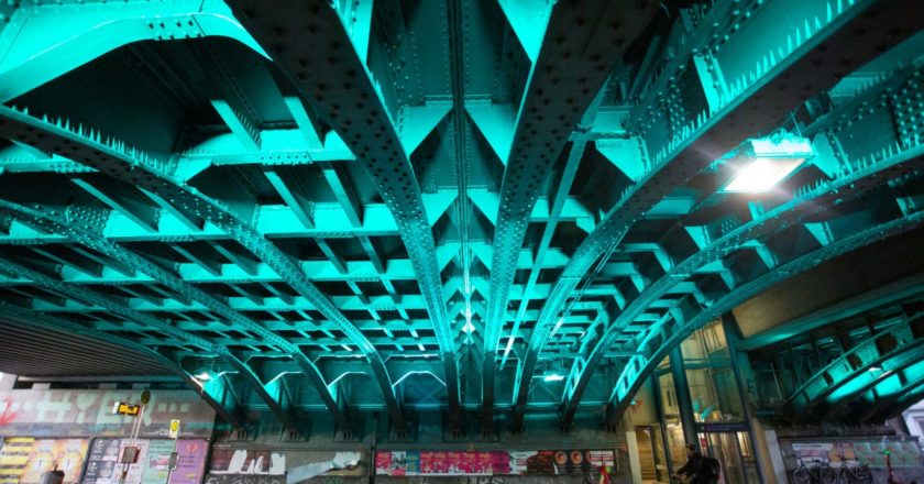 Unterführung am Bahnhof Nippes erstrahlt in neuem Licht