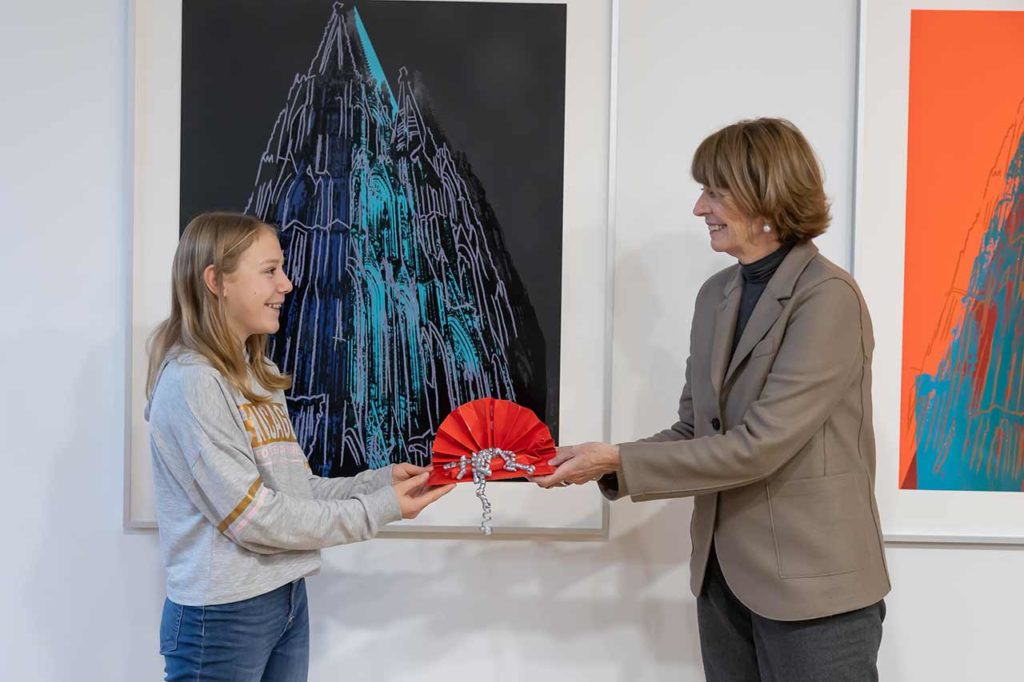 Junge Kölner Lebensretterin Sophie zu Besuch bei Oberbürgermeisterin Henriette Reker