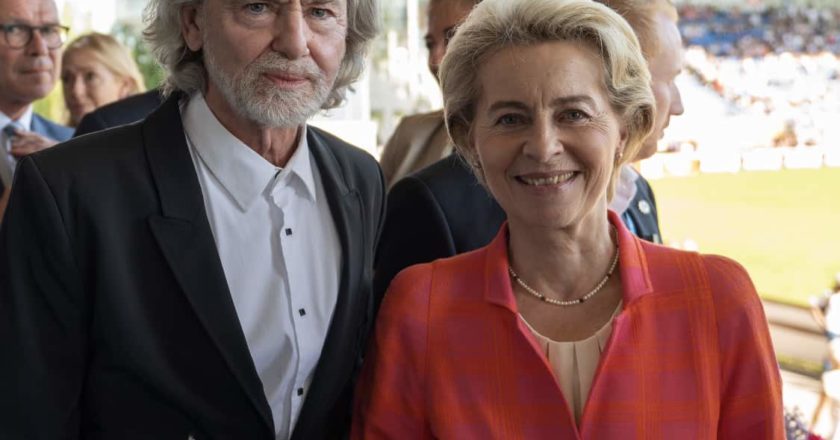 Das Foto zeigt EU Kommissionspräsidentin Ursula von der Leyen und Dr. Hermann Bühlbecker bei CHIO Aachen 2022