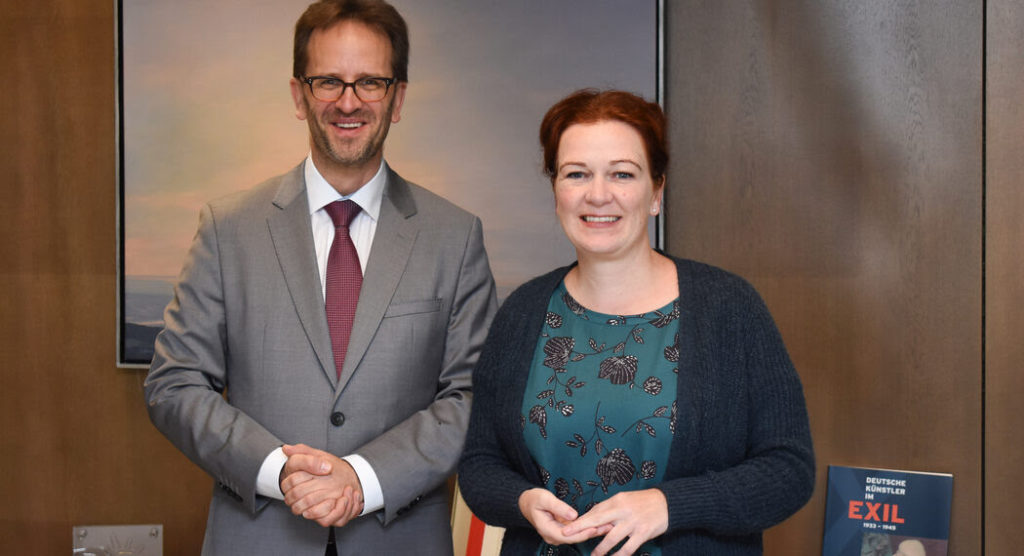 Das Foto zeigt Klaus Müller, Präsident der Bundesnetzagentur, und Oberbürgermeisterin Katja Dörner