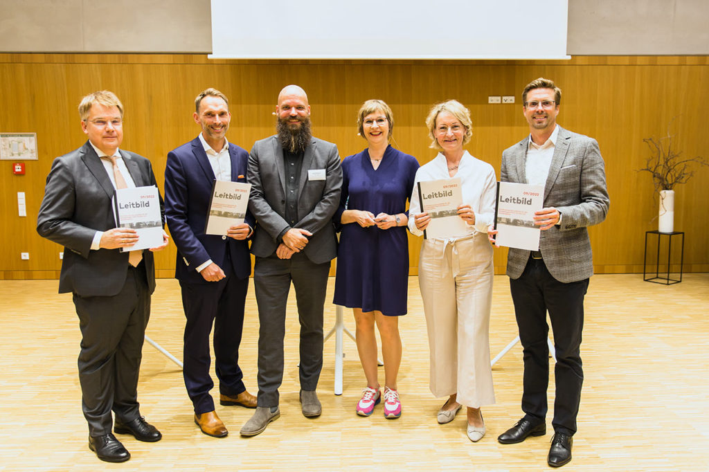 Das Foto zeigt v.l. Dr. Frank Wenzel, Dr. Manfred Janssen, Jens Nußbaum, Petra Voßebürger, Annett Polster und Andree Haack