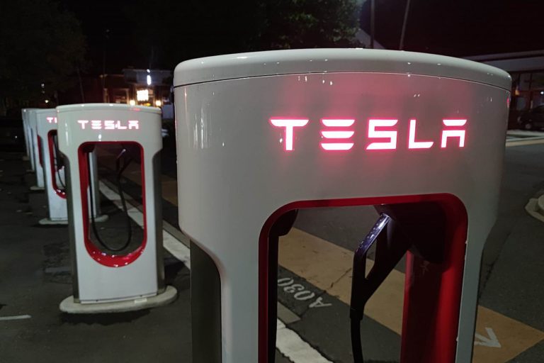 Tesla Evakuiert Mitarbeiter Nach Brand Von Batteriezellen