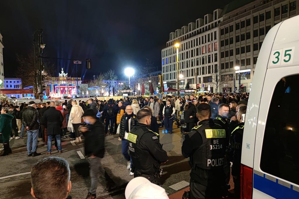 , NRW-Innenminister will härtere Strafen für Attacken auf Polizisten, City-News.de