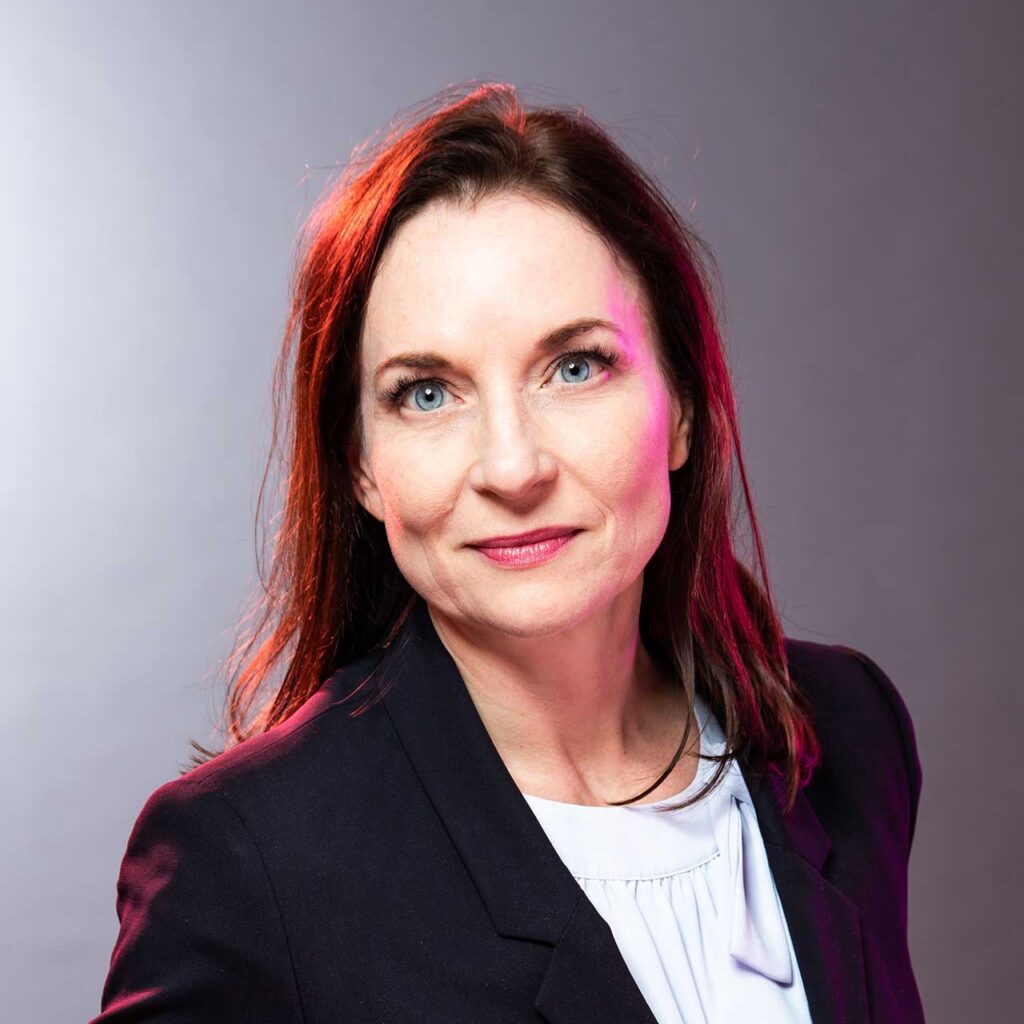 Porträt von Nicola Brocksiepe, der neuen Leiterin des Marketing- und Kommunikationsbereichs bei der Managementberatung Detecon.