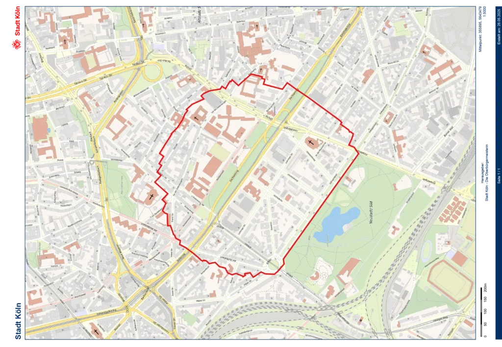 Eine Karte zeigt einen rot markierten Evakuierungsbereich im südlichen Innenstadtbereich von Köln. Innerhalb des Kreises sind mehrere Straßen, Wohnhäuser, Kirchen und Parkanlagen erkennbar.
