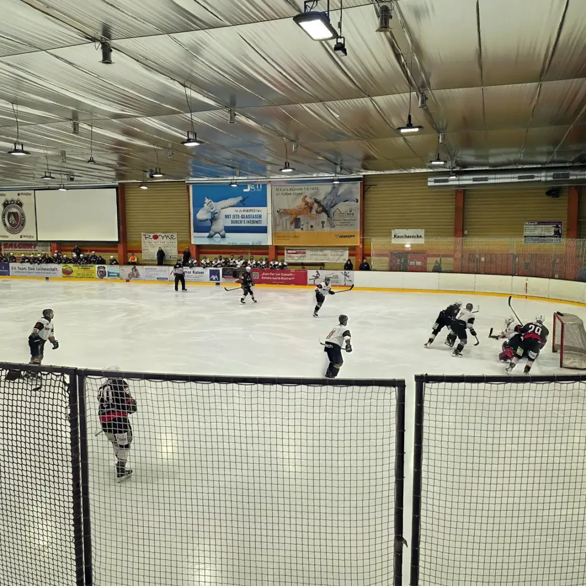 Angriffsszene beim Landesliga-Duell in Troisdorf